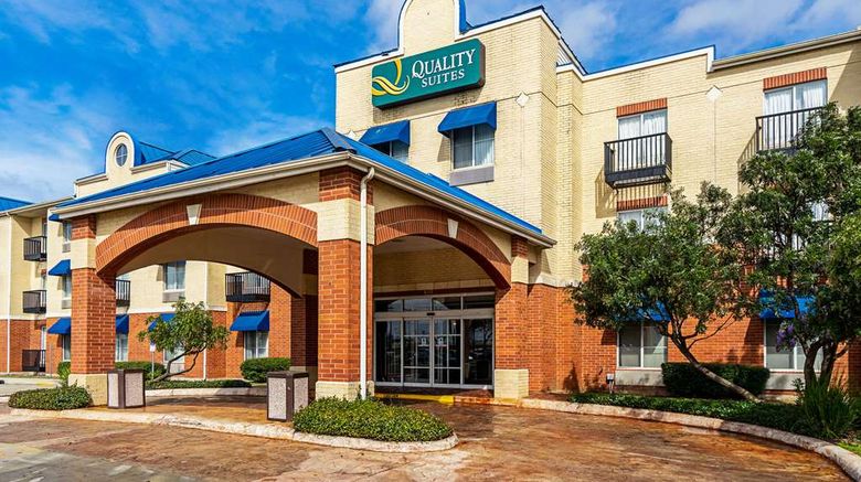 <b>Quality Suites San Antonio Exterior</b>. Images powered by <a href="https://iceportal.shijigroup.com/" title="IcePortal" target="_blank">IcePortal</a>.