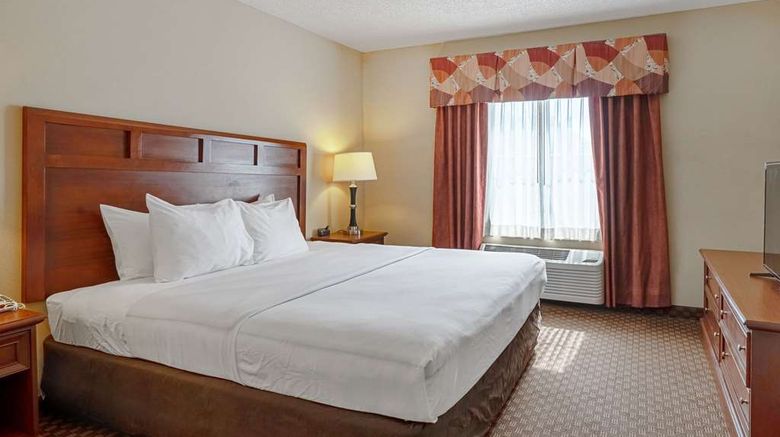 <b>Quality Suites San Antonio Suite</b>. Images powered by <a href="https://iceportal.shijigroup.com/" title="IcePortal" target="_blank">IcePortal</a>.