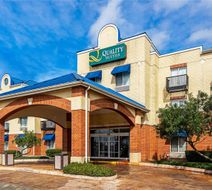 Quality Suites San Antonio Exterior