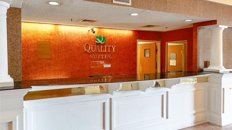Quality Suites San Antonio Lobby
