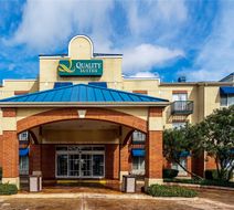 Quality Suites San Antonio Exterior