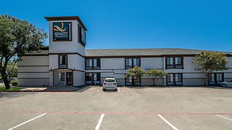 Quality Inn & Suites DFW Airport South Exterior