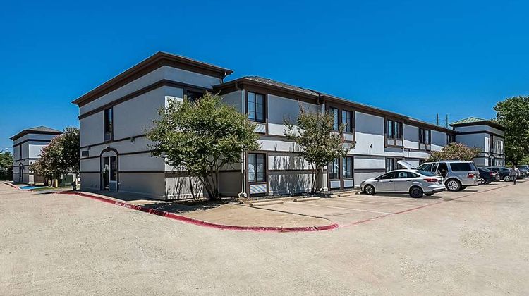 Quality Inn & Suites DFW Airport South Exterior