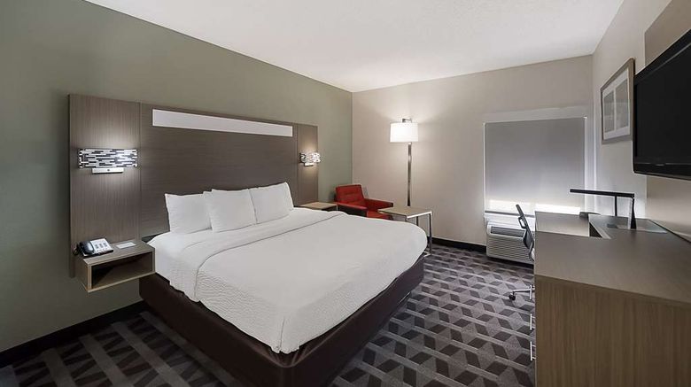 <b>Quality Inn & Suites DFW Airport South Room</b>. Images powered by <a href="https://iceportal.shijigroup.com/" title="IcePortal" target="_blank">IcePortal</a>.