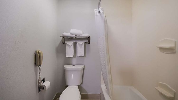Quality Inn & Suites DFW Airport South Room