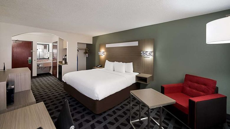 <b>Quality Inn & Suites DFW Airport South Room</b>. Images powered by <a href="https://iceportal.shijigroup.com/" title="IcePortal" target="_blank">IcePortal</a>.