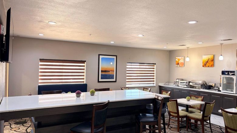 <b>Comfort Suites Lewisville - Dallas Restaurant</b>. Images powered by <a href="https://iceportal.shijigroup.com/" title="IcePortal" target="_blank">IcePortal</a>.