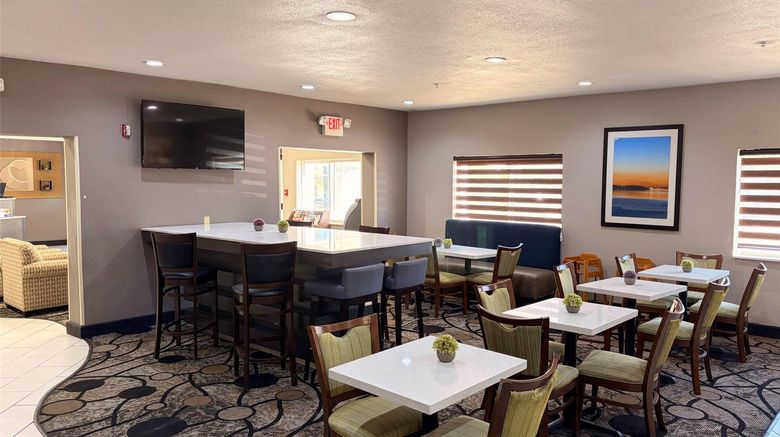 <b>Comfort Suites Lewisville - Dallas Restaurant</b>. Images powered by <a href="https://iceportal.shijigroup.com/" title="IcePortal" target="_blank">IcePortal</a>.