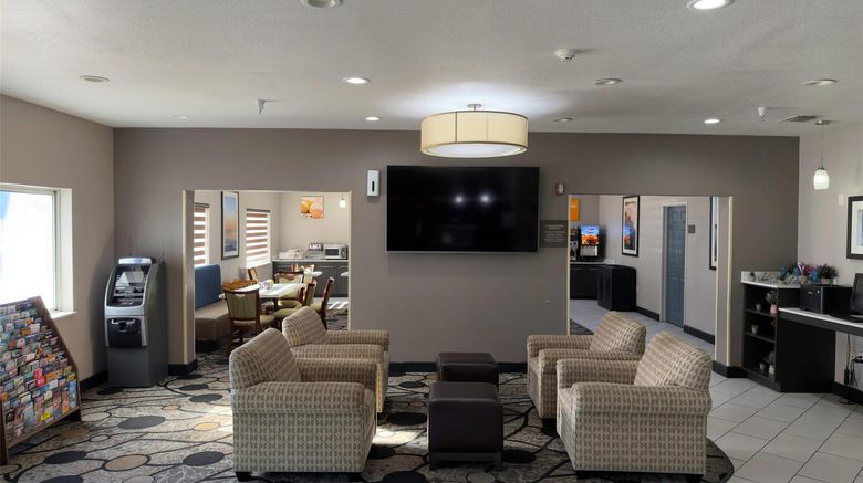 <b>Comfort Suites Lewisville - Dallas Lobby</b>. Images powered by <a href="https://iceportal.shijigroup.com/" title="IcePortal" target="_blank">IcePortal</a>.