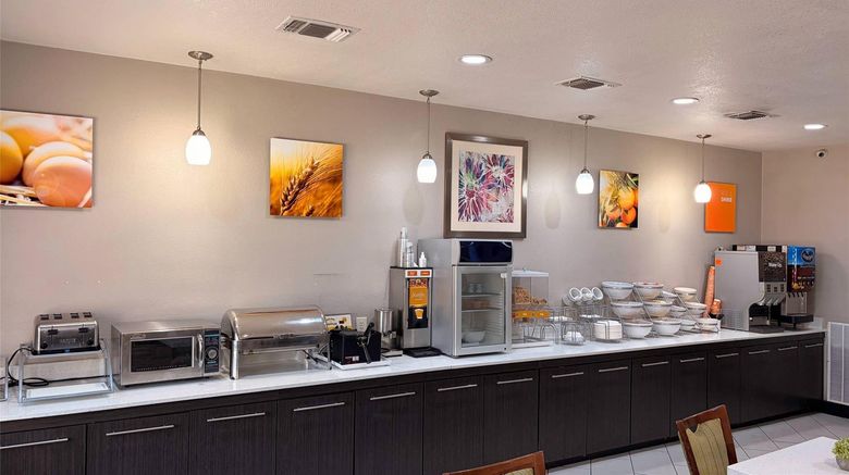 <b>Comfort Suites Lewisville - Dallas Restaurant</b>. Images powered by <a href="https://iceportal.shijigroup.com/" title="IcePortal" target="_blank">IcePortal</a>.
