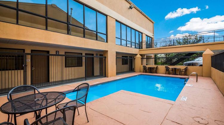 Quality Inn & Suites Round Rock Pool