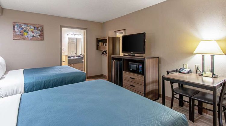 Econo Lodge Room