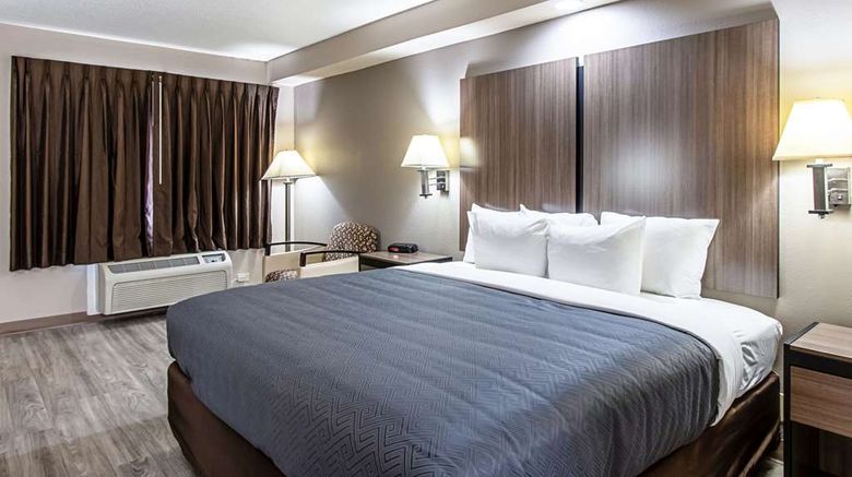 <b>Econo Lodge Room</b>. Images powered by <a href="https://iceportal.shijigroup.com/" title="IcePortal" target="_blank">IcePortal</a>.