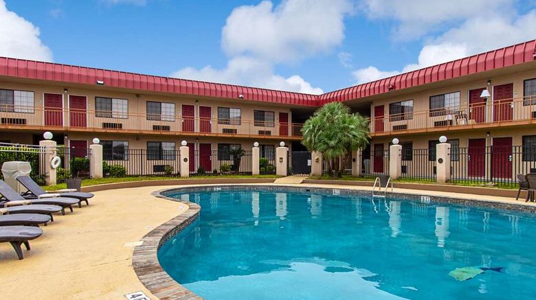 <b>Econo Lodge Pool</b>. Images powered by <a href="https://iceportal.shijigroup.com/" title="IcePortal" target="_blank">IcePortal</a>.