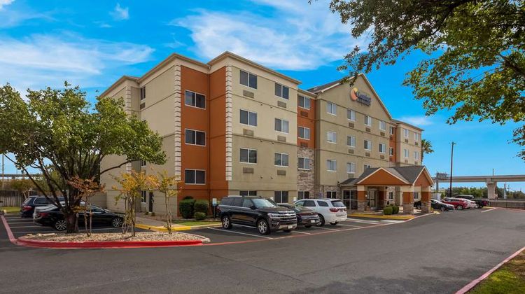 Comfort Inn and Suites Austin North Loop Exterior
