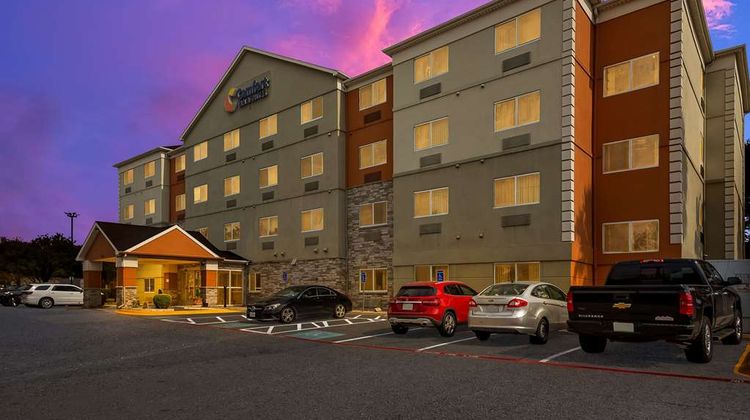 Comfort Inn and Suites Austin North Loop Exterior