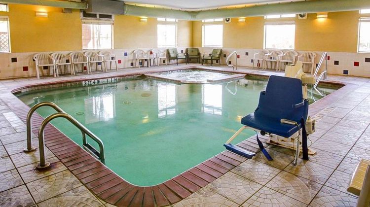 Comfort Suites Brenham Pool