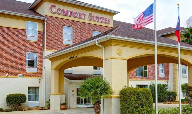 Comfort Suites Exterior