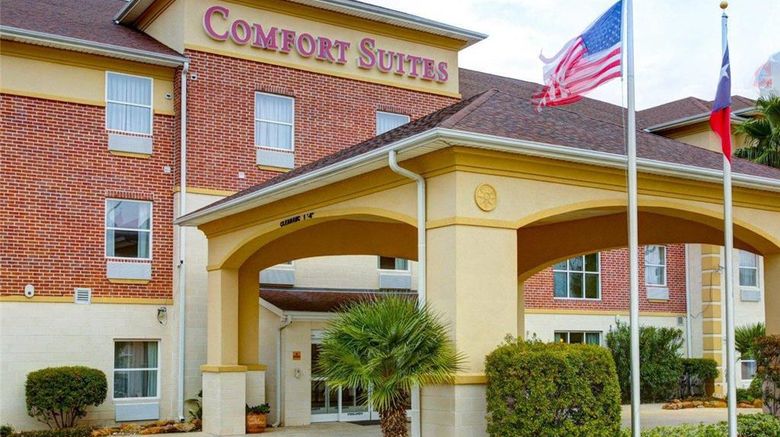<b>Comfort Suites Exterior</b>. Images powered by <a href="https://iceportal.shijigroup.com/" title="IcePortal" target="_blank">IcePortal</a>.