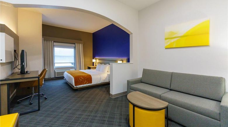 <b>Comfort Suites Suite</b>. Images powered by <a href="https://iceportal.shijigroup.com/" title="IcePortal" target="_blank">IcePortal</a>.