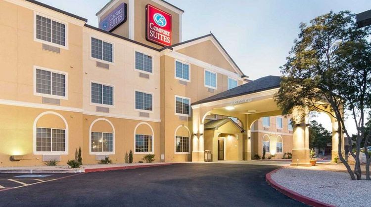 Comfort Suites Exterior
