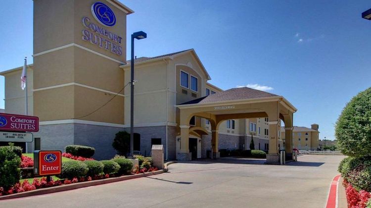 Comfort Suites Exterior