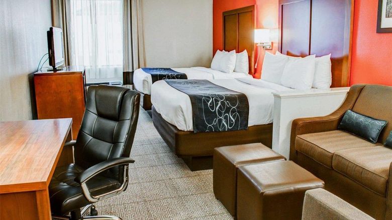 <b>Comfort Suites Room</b>. Images powered by <a href="https://iceportal.shijigroup.com/" title="IcePortal" target="_blank">IcePortal</a>.