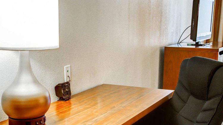 Comfort Suites Room