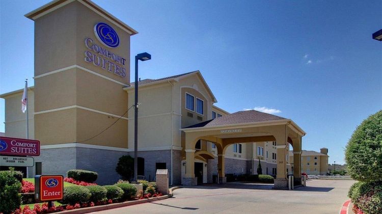 Comfort Suites Exterior