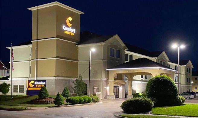 Comfort Suites Exterior
