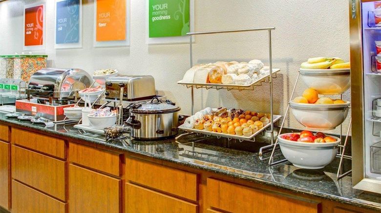 <b>Comfort Suites Restaurant</b>. Images powered by <a href="https://iceportal.shijigroup.com/" title="IcePortal" target="_blank">IcePortal</a>.