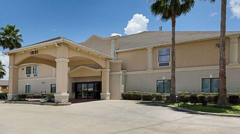 <b>Comfort Suites - Deer Park Exterior</b>. Images powered by <a href="https://iceportal.shijigroup.com/" title="IcePortal" target="_blank">IcePortal</a>.