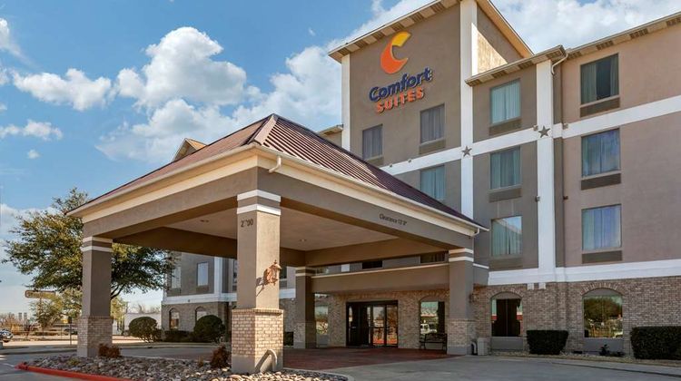 Comfort Suites Exterior