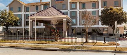 Comfort Suites Exterior
