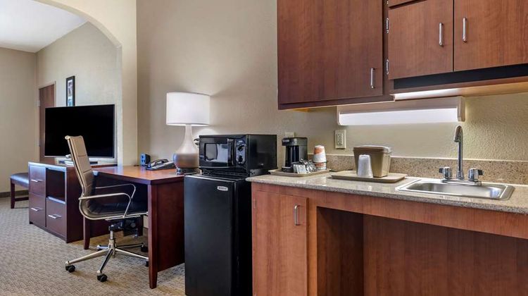 Comfort Suites Suite
