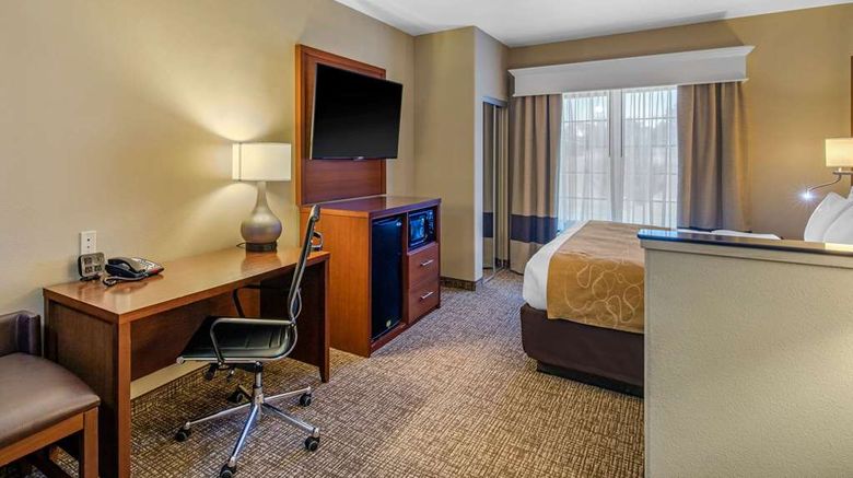 <b>Comfort Suites Inn Marshall Suite</b>. Images powered by <a href="https://iceportal.shijigroup.com/" title="IcePortal" target="_blank">IcePortal</a>.