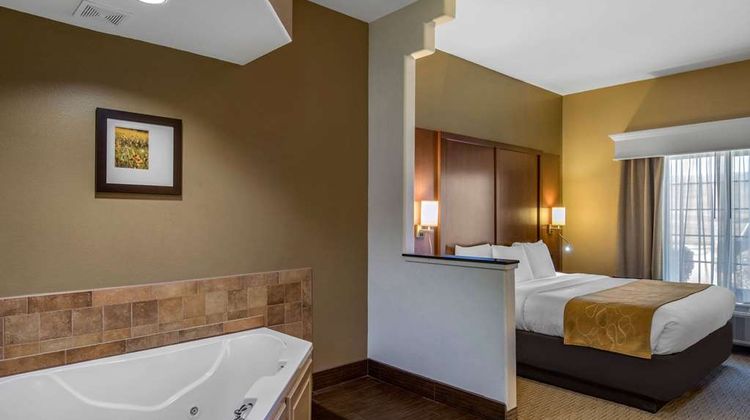 Comfort Suites Inn Marshall Suite