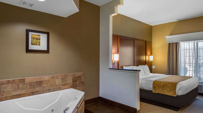 <b>Comfort Suites Inn Marshall Suite</b>. Images powered by <a href="https://iceportal.shijigroup.com/" title="IcePortal" target="_blank">IcePortal</a>.
