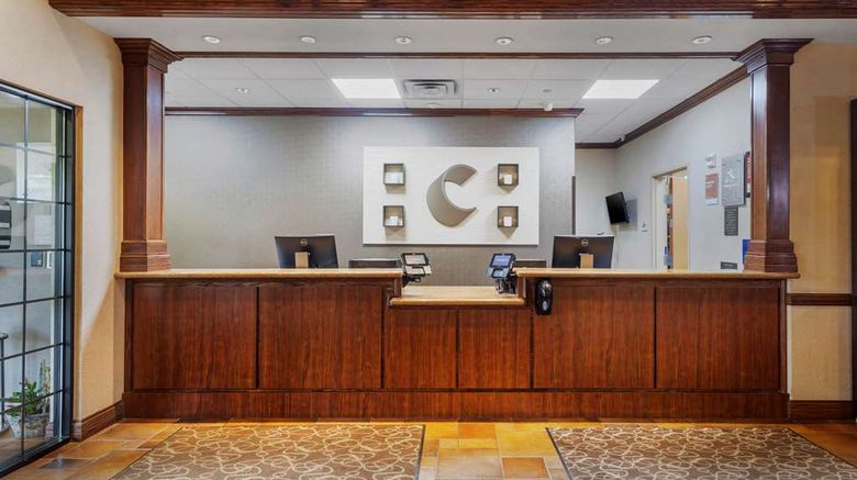 <b>Comfort Suites Inn Marshall Lobby</b>. Images powered by <a href="https://iceportal.shijigroup.com/" title="IcePortal" target="_blank">IcePortal</a>.