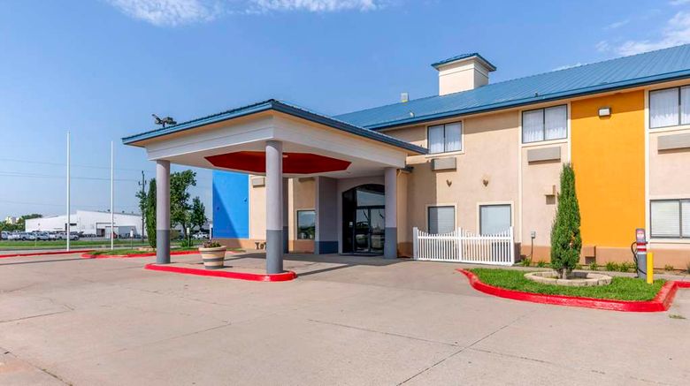 <b>Quality Inn & Suites Exterior</b>. Images powered by <a href="https://iceportal.shijigroup.com/" title="IcePortal" target="_blank">IcePortal</a>.