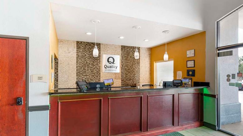 <b>Quality Inn & Suites Lobby</b>. Images powered by <a href="https://iceportal.shijigroup.com/" title="IcePortal" target="_blank">IcePortal</a>.