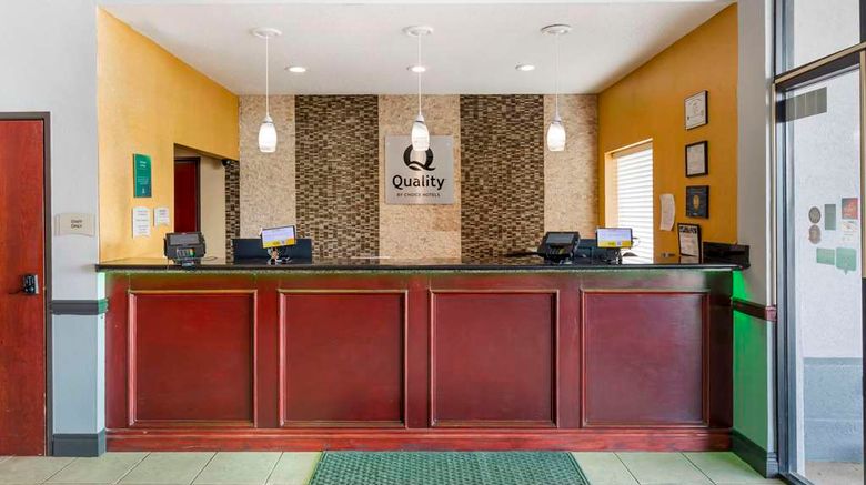 <b>Quality Inn & Suites Lobby</b>. Images powered by <a href="https://iceportal.shijigroup.com/" title="IcePortal" target="_blank">IcePortal</a>.