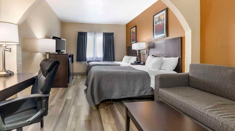 Quality Inn & Suites Suite