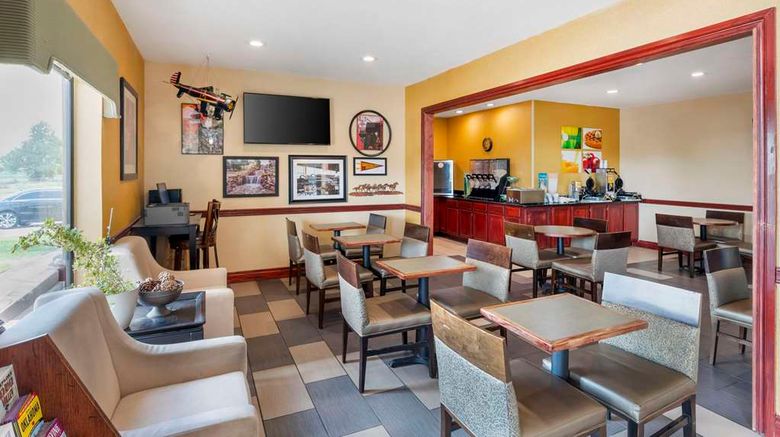 <b>Quality Inn & Suites Restaurant</b>. Images powered by <a href="https://iceportal.shijigroup.com/" title="IcePortal" target="_blank">IcePortal</a>.