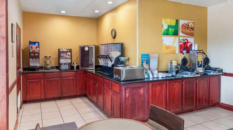<b>Quality Inn & Suites Restaurant</b>. Images powered by <a href="https://iceportal.shijigroup.com/" title="IcePortal" target="_blank">IcePortal</a>.