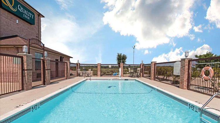 Quality Inn Buffalo Pool