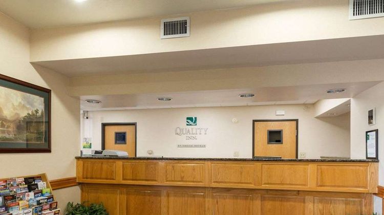 Quality Inn Buffalo Lobby