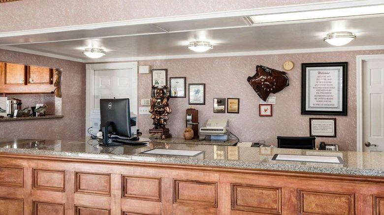 <b>Econo Lodge Lobby</b>. Images powered by <a href="https://iceportal.shijigroup.com/" title="IcePortal" target="_blank">IcePortal</a>.