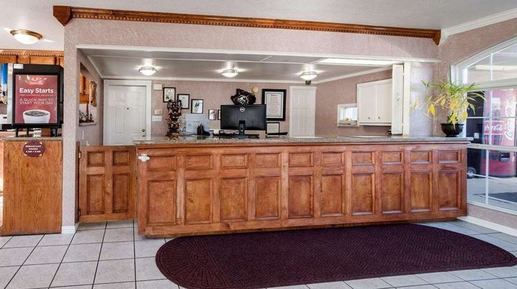 Econo Lodge Lobby