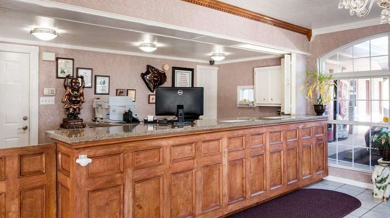 <b>Econo Lodge Lobby</b>. Images powered by <a href="https://iceportal.shijigroup.com/" title="IcePortal" target="_blank">IcePortal</a>.